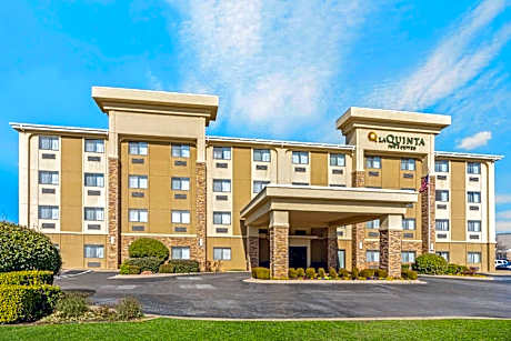 La Quinta Inn & Suites by Wyndham Midwest City - Tinker AFB