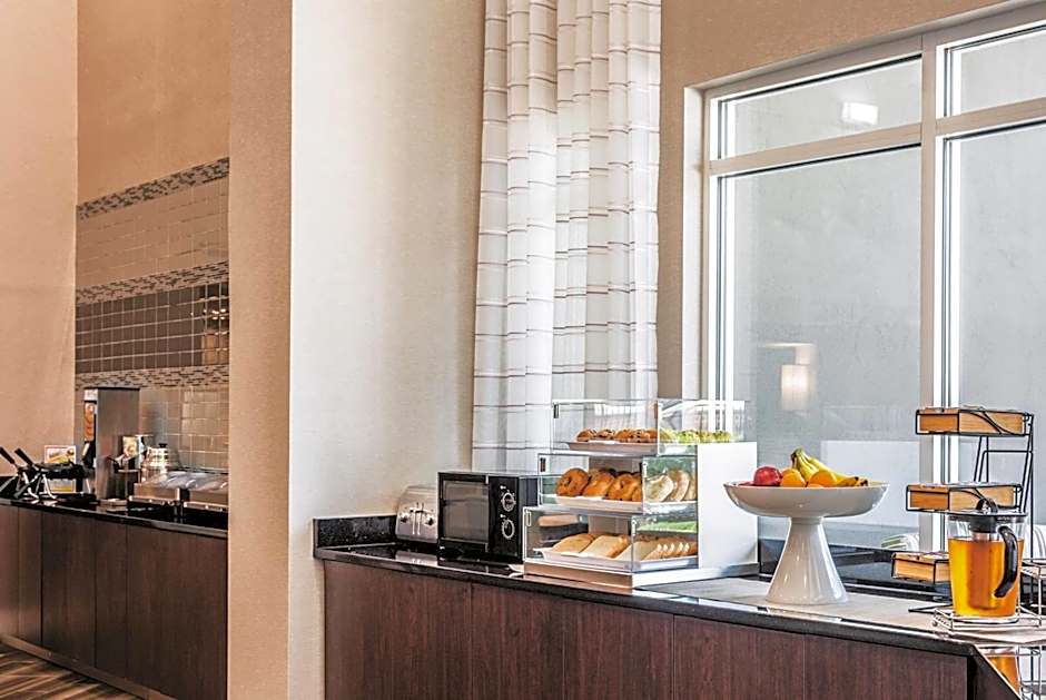 La Quinta Inn & Suites by Wyndham Atlanta Perimeter Medical Center