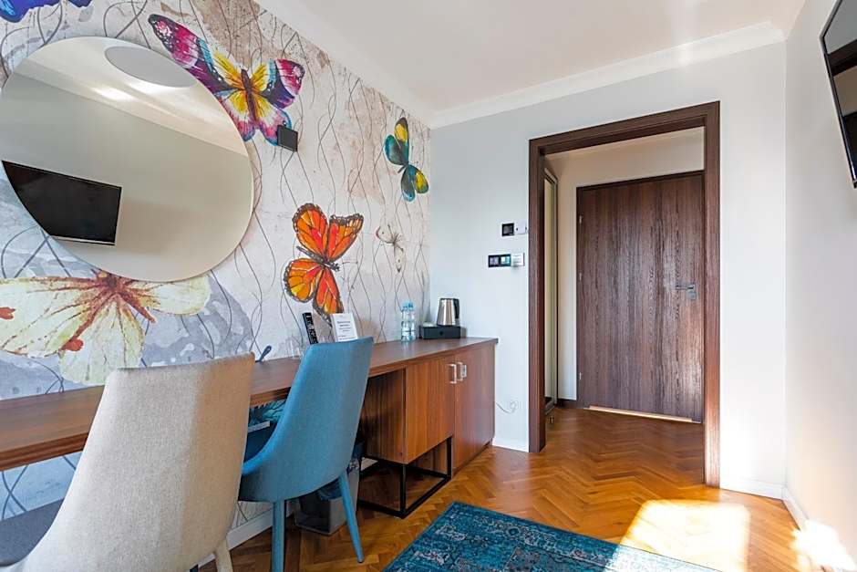 Forrest Apartments & Hostel