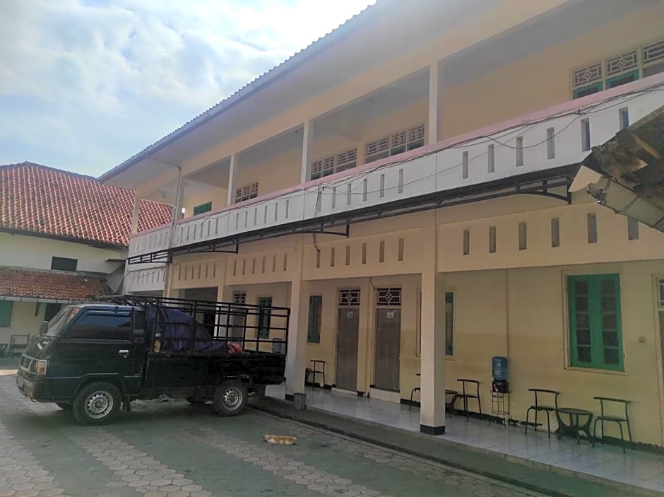 OYO 93048 Hotel Puri Mandiri