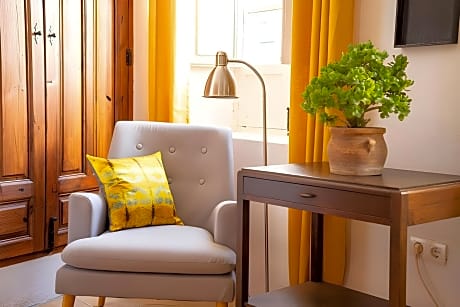 Double room-Comfort-Private Bathroom-City View-Saffron