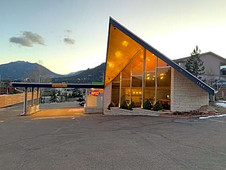 Coyote Mountain Lodge