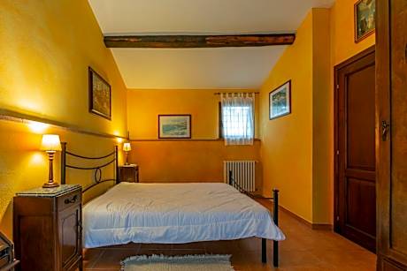 Deluxe One-Bedroom Apartment with Garden View