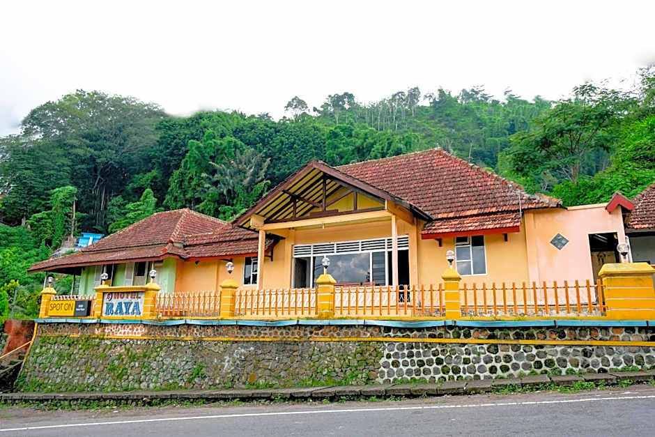 OYO Life 2638 Hotel Raya