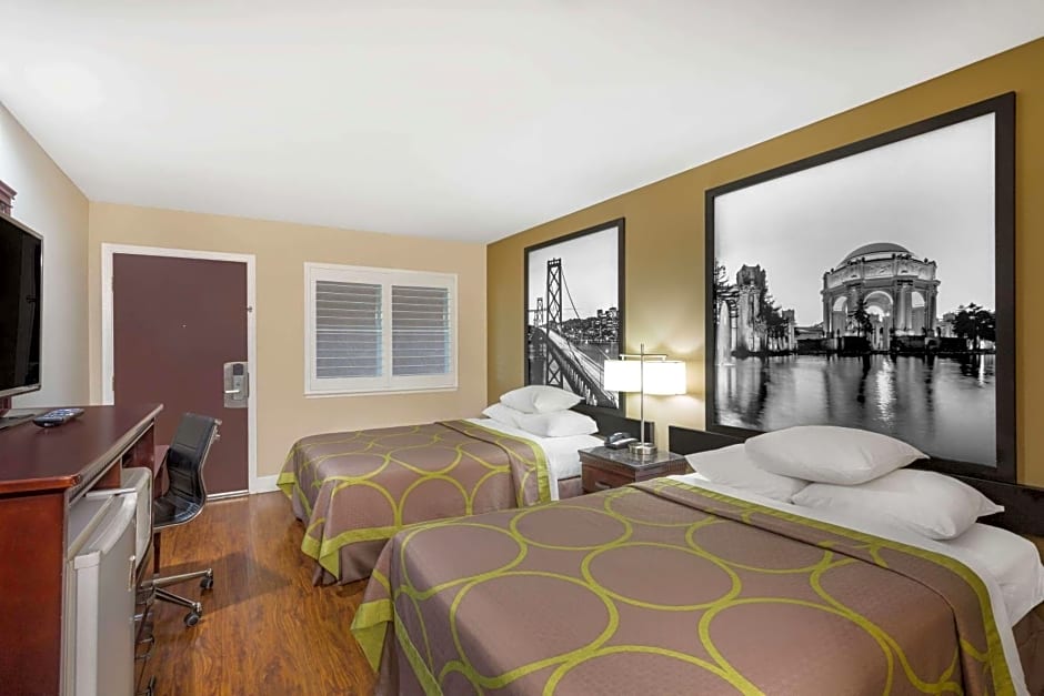 Super 8 by Wyndham Martinez