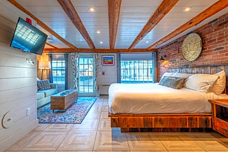 Deluxe King Room