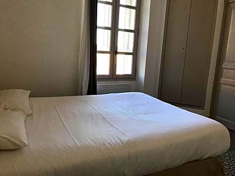 Double Room (No air-conditioning)