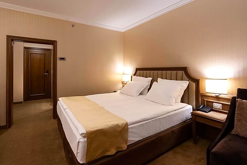 Astoria Grand Hotel