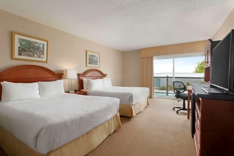 2 Queen Beds Pool Side Non-Smoking