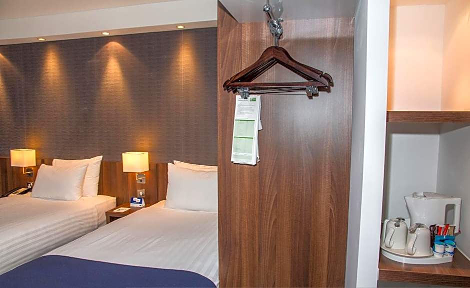 Holiday Inn Express London Heathrow T5 By IHG