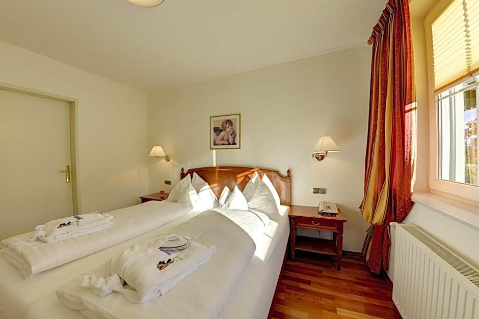 Photo 1 of 4 of Suite