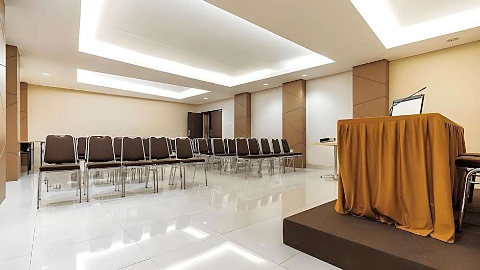 Max Hotel – Makassar, CA