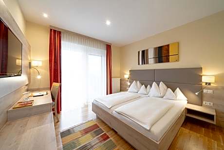 SCHACHENWALD Hotel & Restaurant I Free Parking