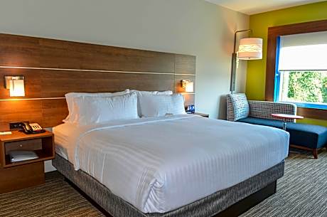 1 King Bed Standard Comm Accessible