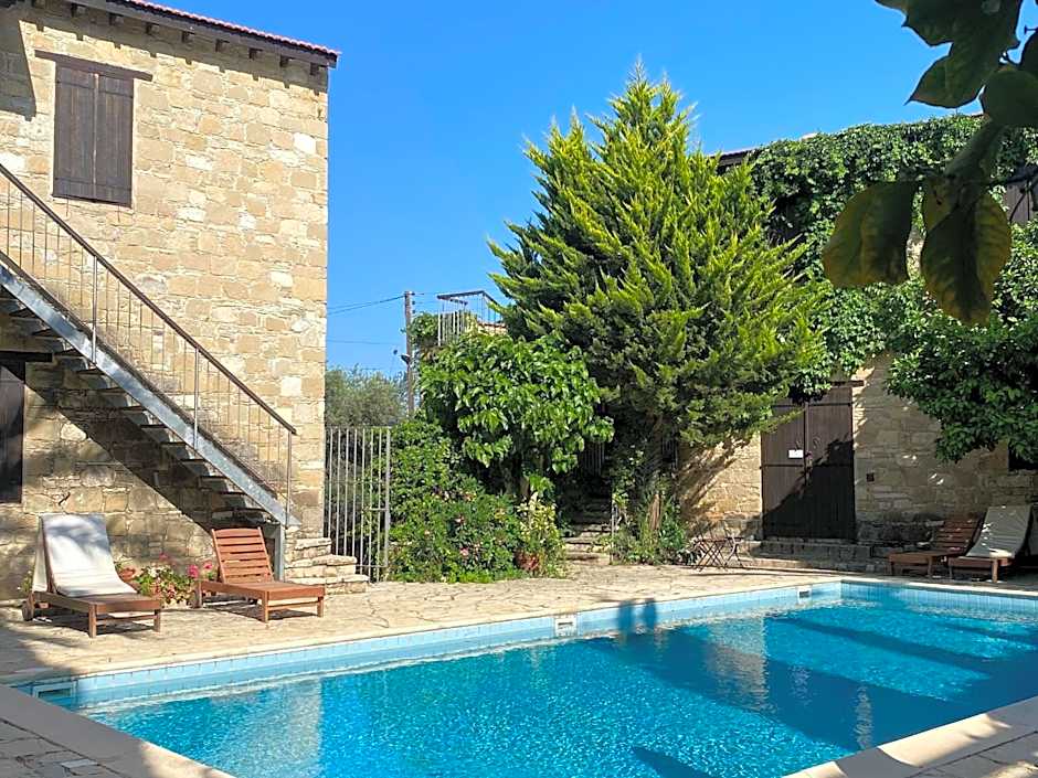 Porfyrios Country House