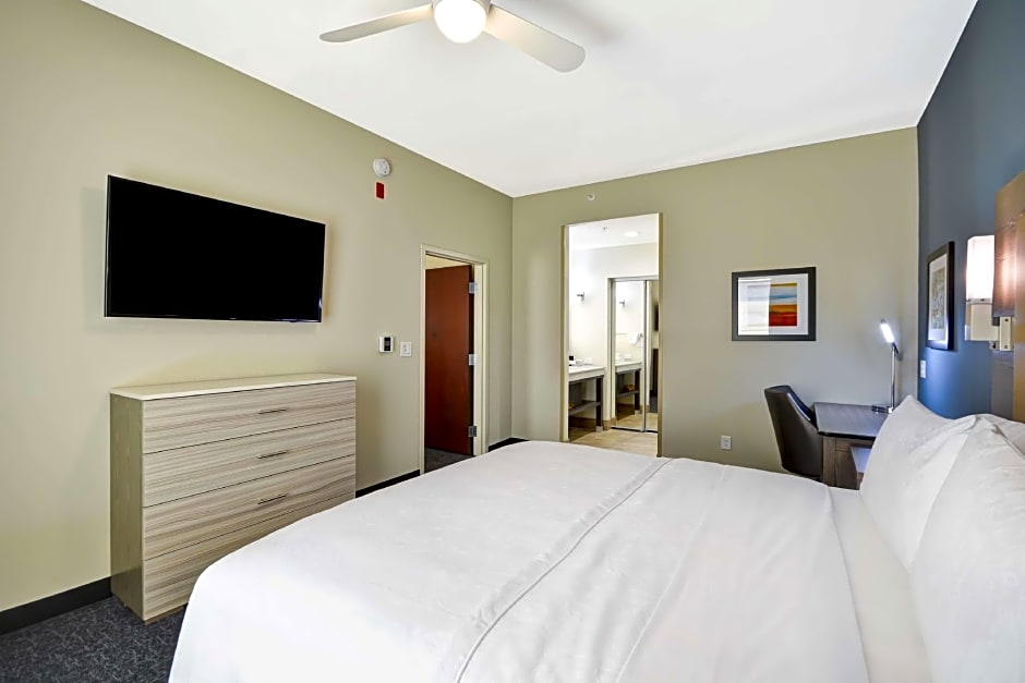 Photo 1 of 9 of 2 Bedroom 1 King Bed and 2 Queen Beds Suite, Hearing/Mobility Accessible, Bathtub
