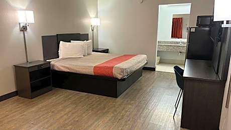 Queen Room - Disability Access - Roll in Shower