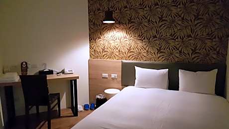 Budget Double Room with Shared Bathroom