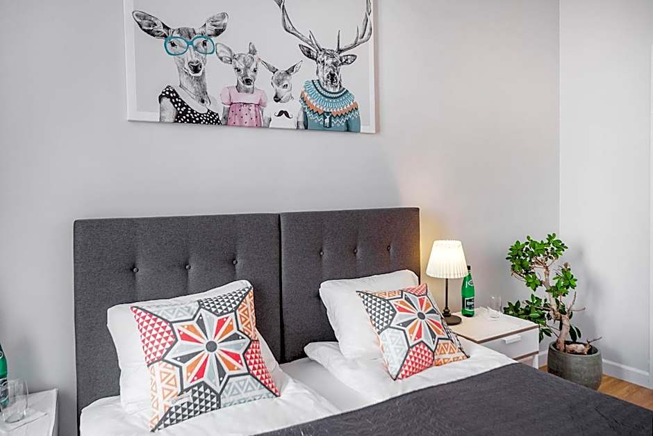 Six Suites, Old Town