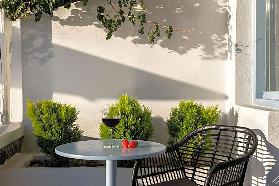 Athermi Suites - Adults Only