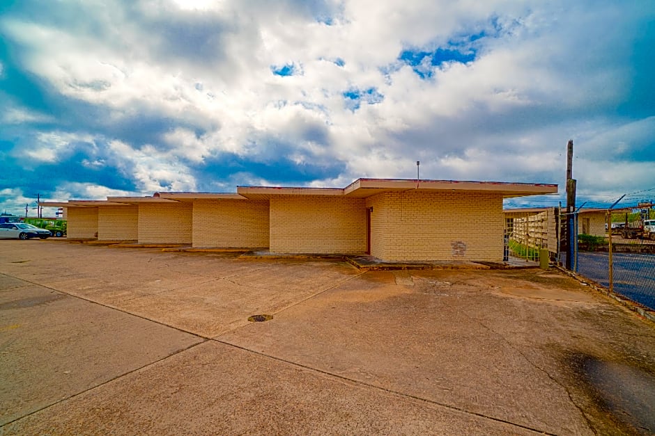 Town & Country Motel Bossier City by OYO