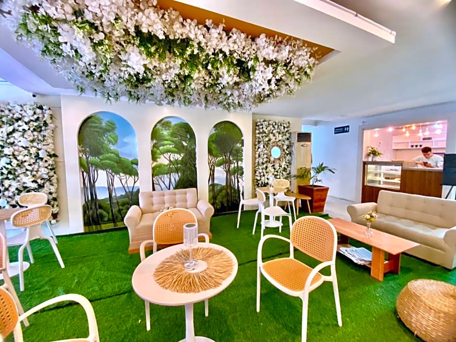 Hotel Euroasia by Bluebookers