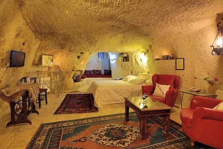 Cave Suite with Spa Bath