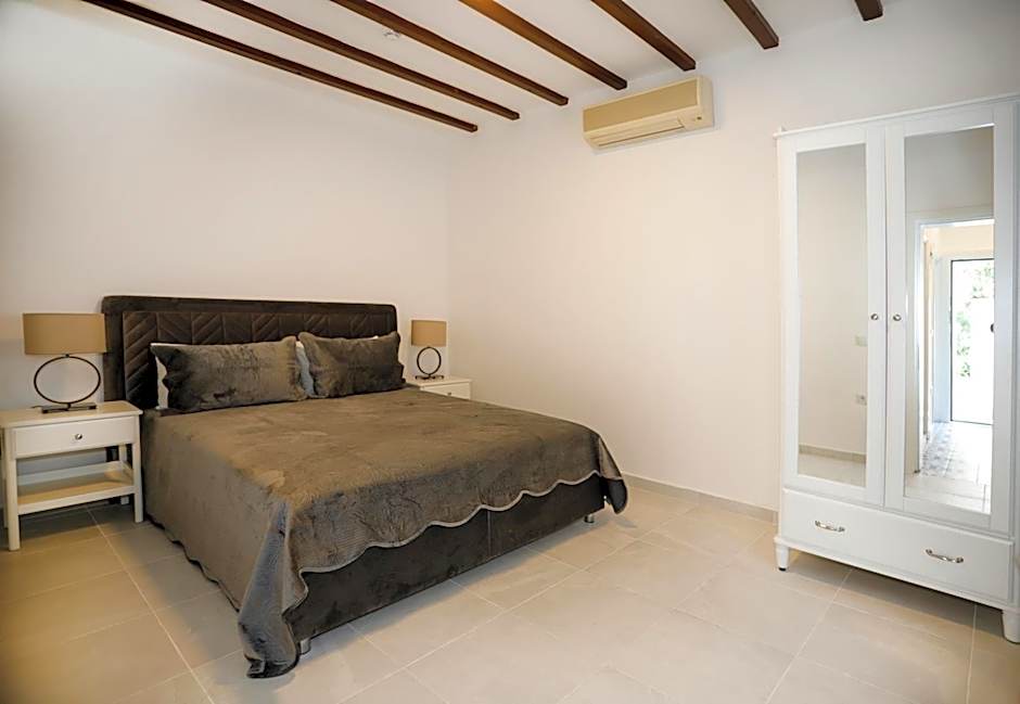 Photo 1 of 6 of Suite