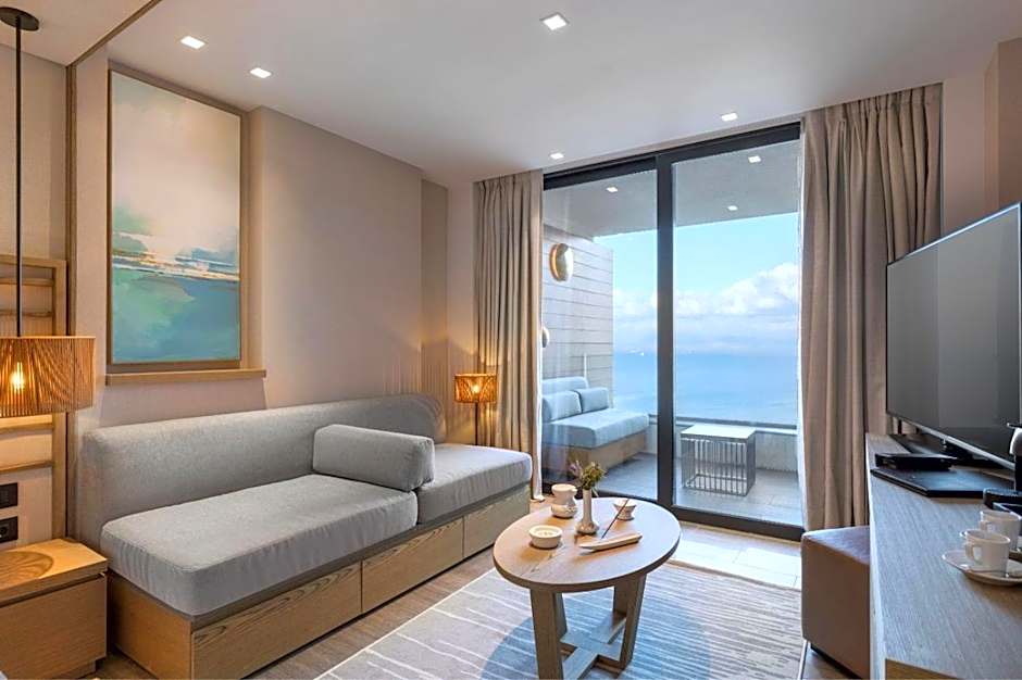 Foto 1 dari 3 — Grand, Bay View