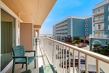 One King Bed with City View - Handicap Accessible
