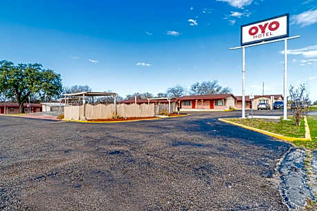 OYO Hotel Beeville -US 181