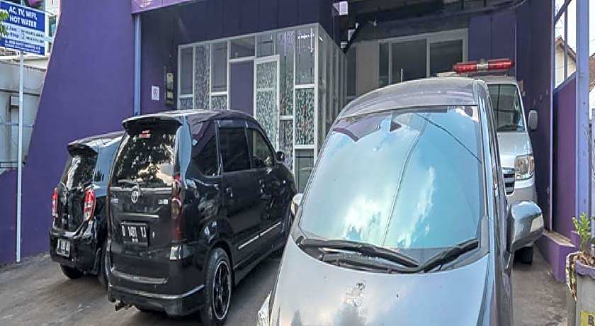 RedDoorz @ Gatot Subroto Street Bandung 3