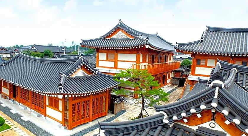Hwangnamguan Hanok Village