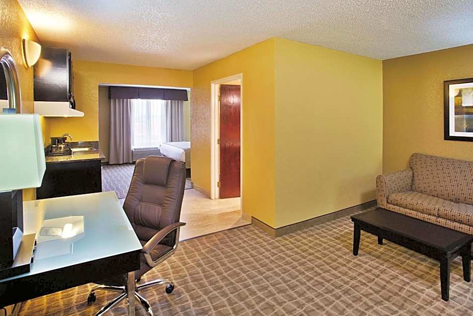 La Quinta Inn & Suites by Wyndham Hot Springs