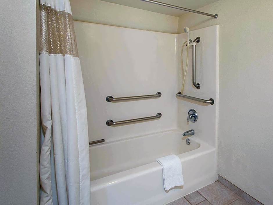 Days Inn Palm Springs – Palm Springs, CA