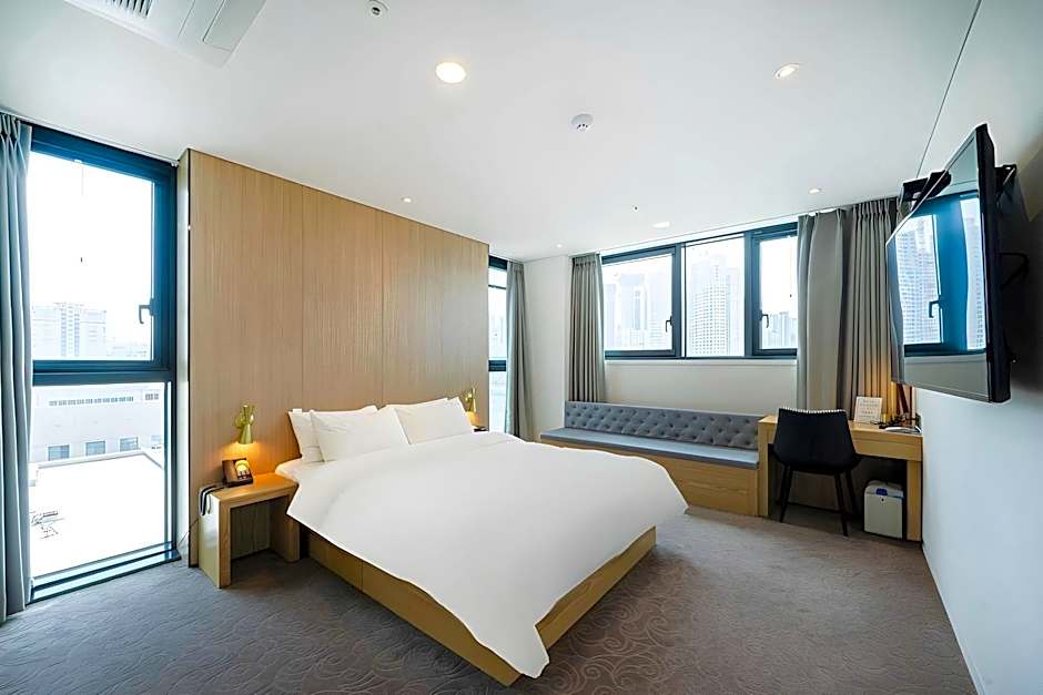 Ashton Hotel