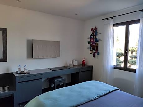 Queen Room with Garden View