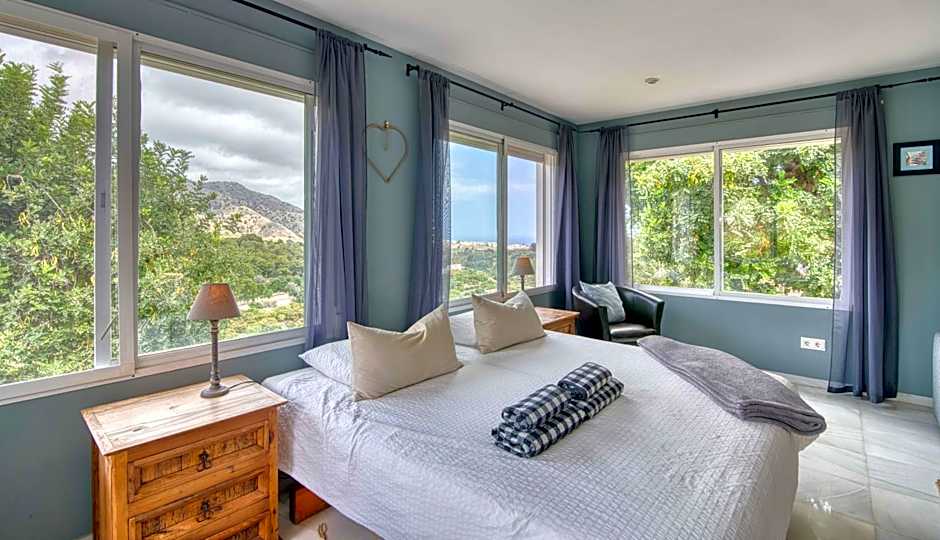 Villa Morera Bed & Breakfast