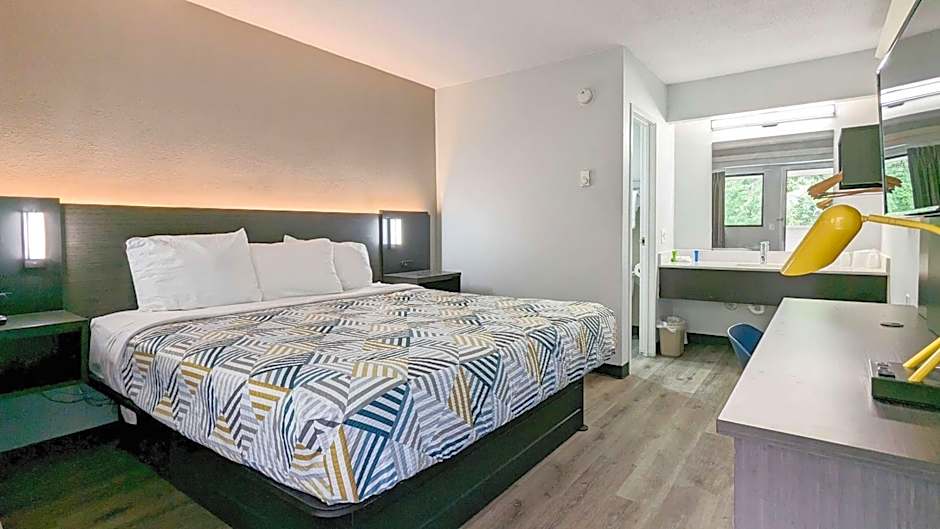 Motel 6-Nashua, NH - South