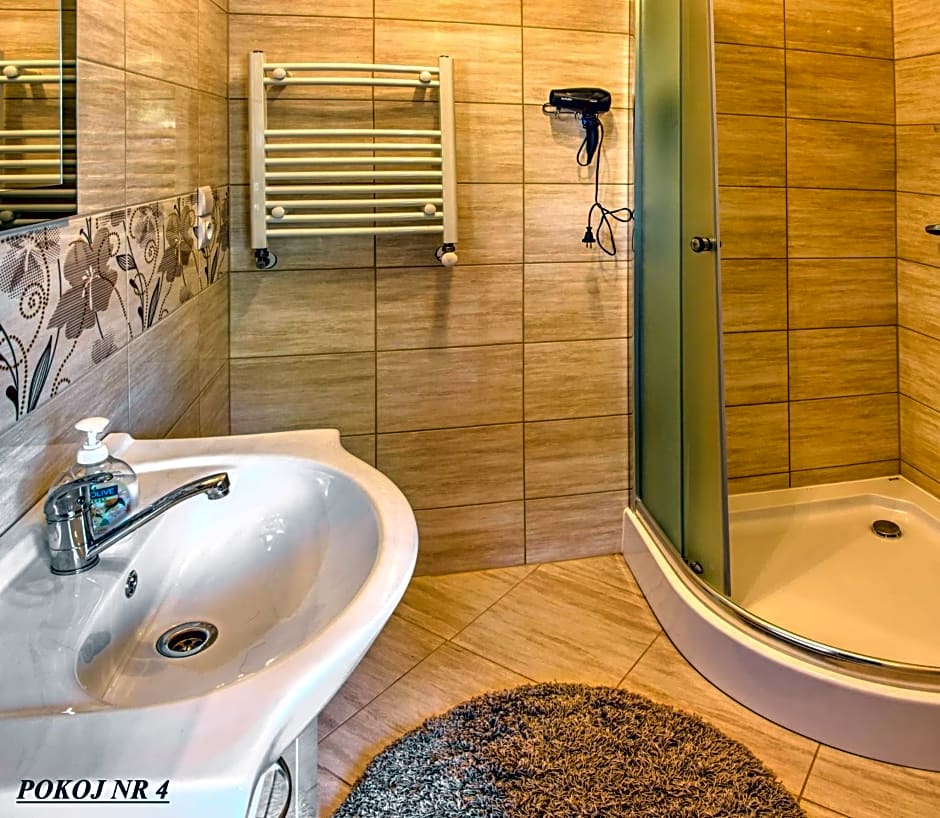 Domki i Pokoje u Borsa