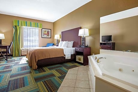 1 King Bed - Non - Smoking