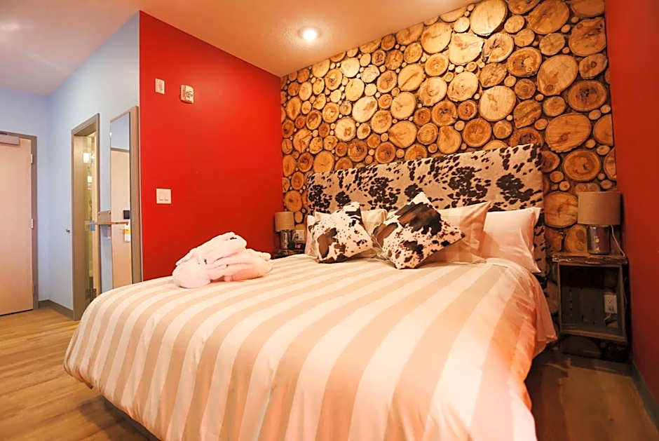 Days Inn by Wyndham Calgary North Balzac