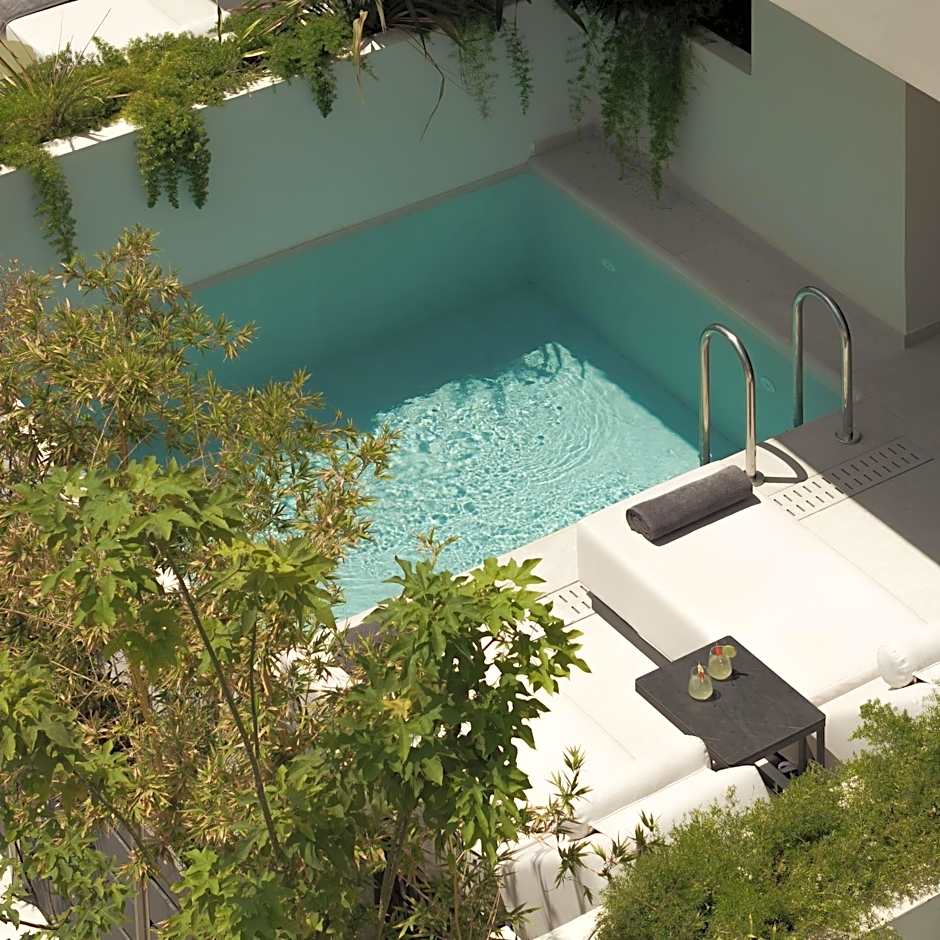 Theartemis Palace