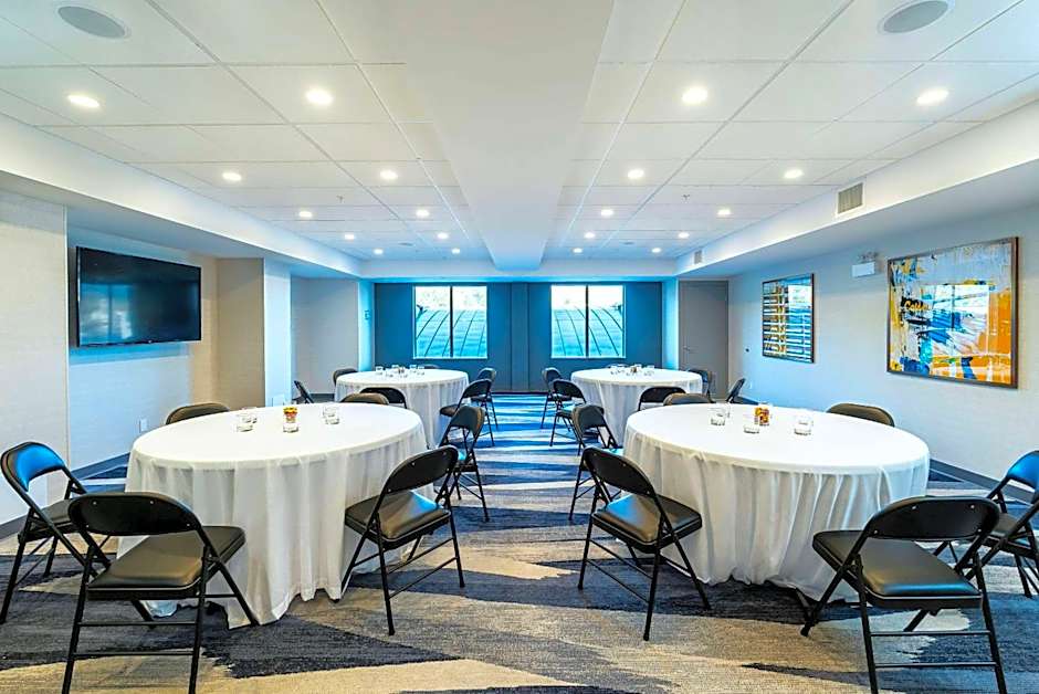 Comfort Suites Kelowna