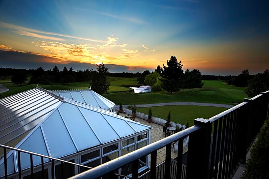 The Essex Golf & Country Club Hotel