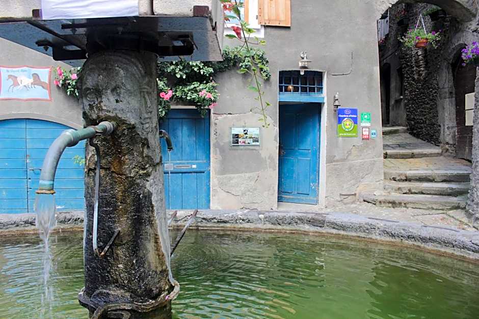 Au Cheval Blanc - appartements et chambres d'hôtes
