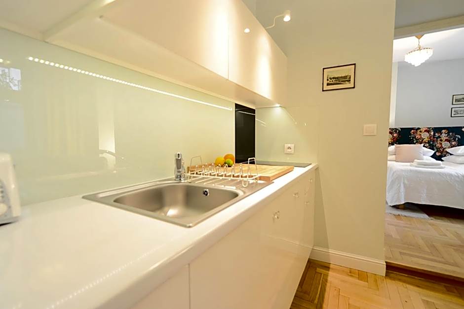 Crystal Suites Chez Helena