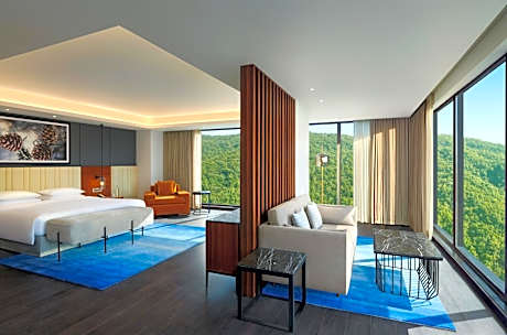 Regency Suite With Bathtub