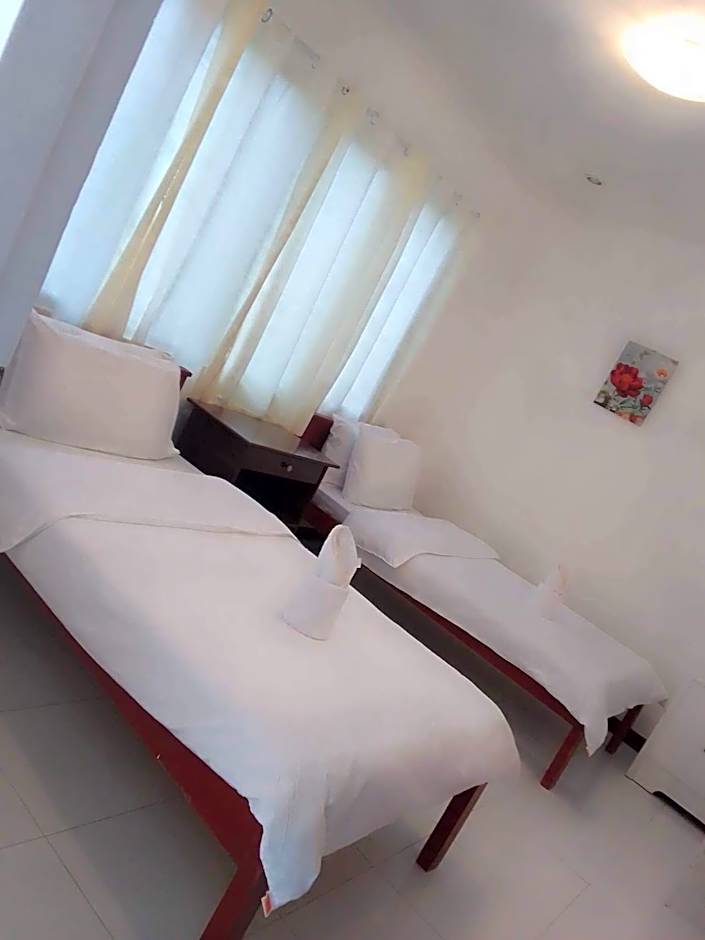Luna Oslob Travellers Inn