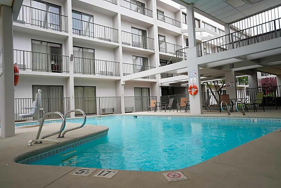 Ramada by Wyndham Tulsa Broken Arrow